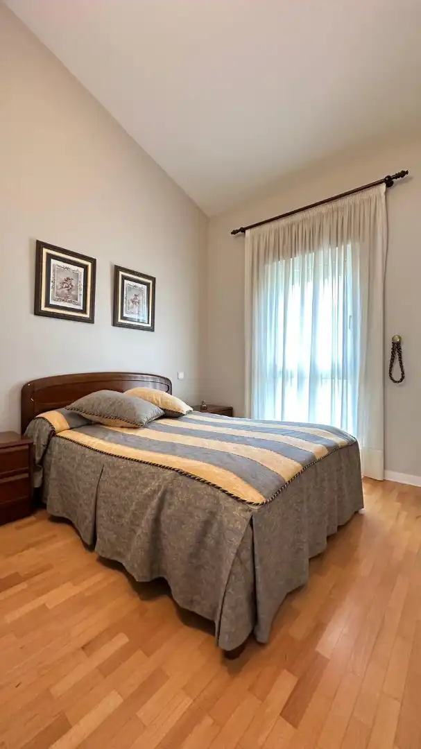 Casa aparellada amb jardí en venda a Calle Guatemala, imagen 8