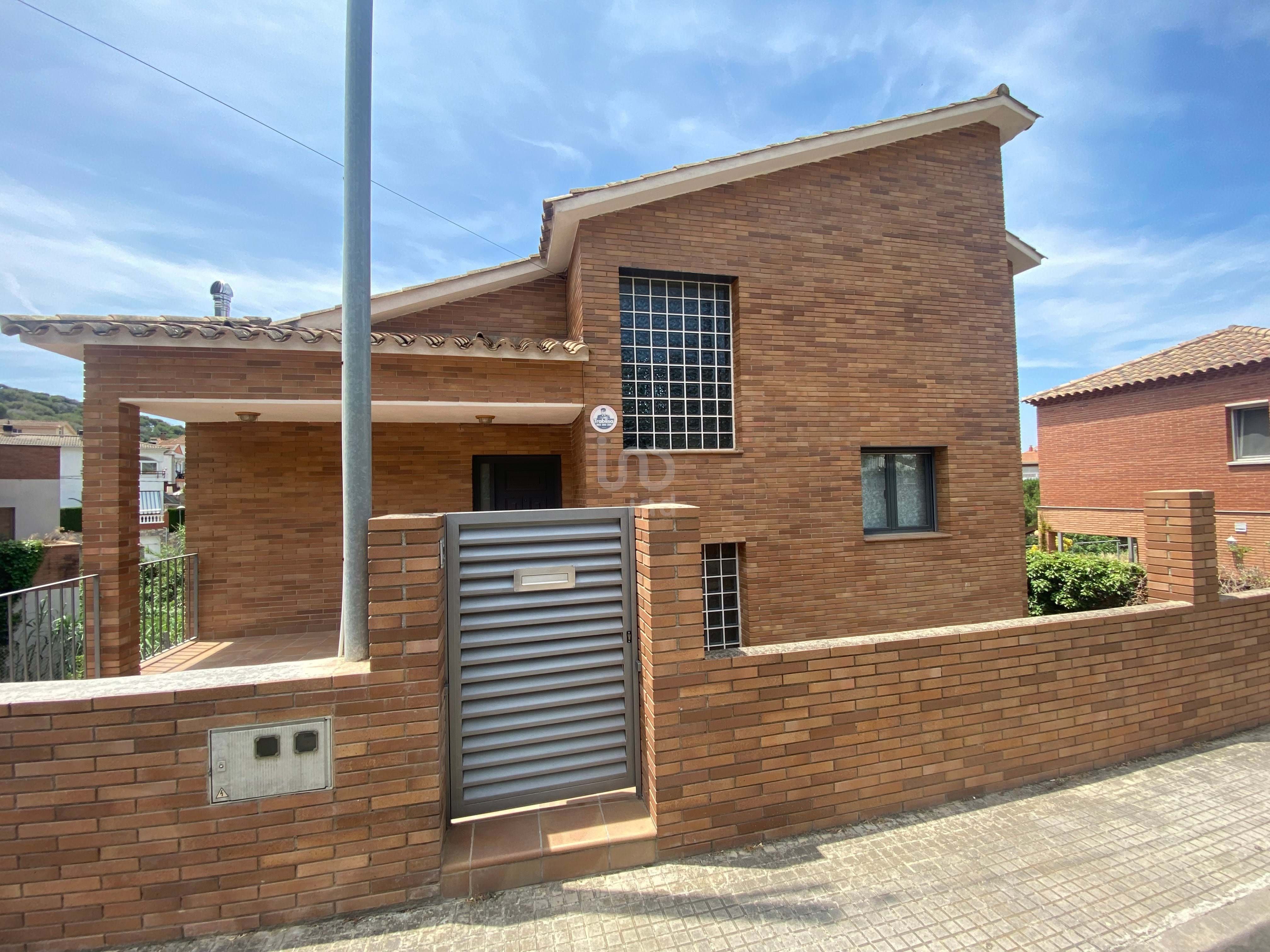 Vista exterior de Casa adosada en venta en Sant Fost de Campsentelles con Aire acondicionado, Calefacción y Terraza