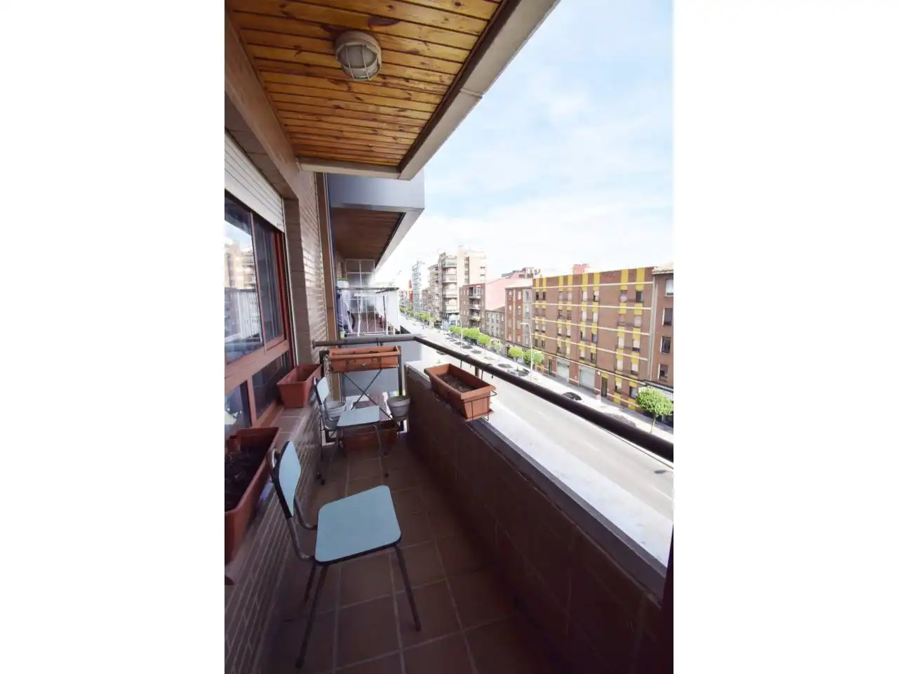 Vista exterior de Piso en venta en León Capital  con Calefacción, Parquet y Terraza