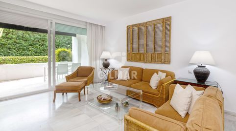 A tan solo 100 metros del mar, en una de las direcciones más codiciadas de Puerto Banús, se encuentra este exclusivo apartamento q, imatge 5