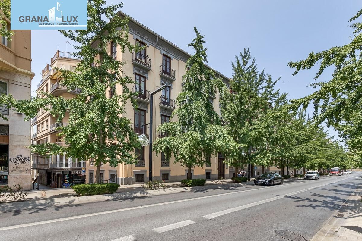 Vista exterior de Pis en venda en  Granada Capital amb Terrassa i Balcó