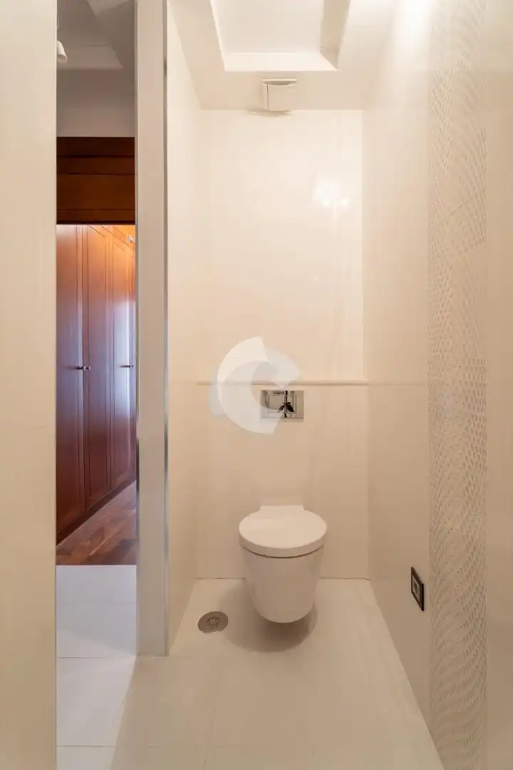 Bathroom of Flat for sale in Ourense Capital   with Heating, Parquet flooring and Storage room
