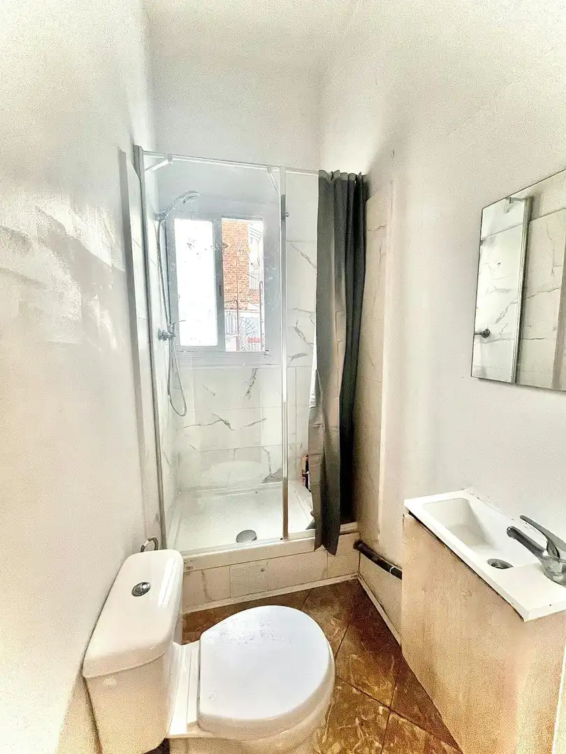 Badezimmer von Wohnung zur untervermieten in Barcelona mit Heizung, Möbliert und Waschmaschine