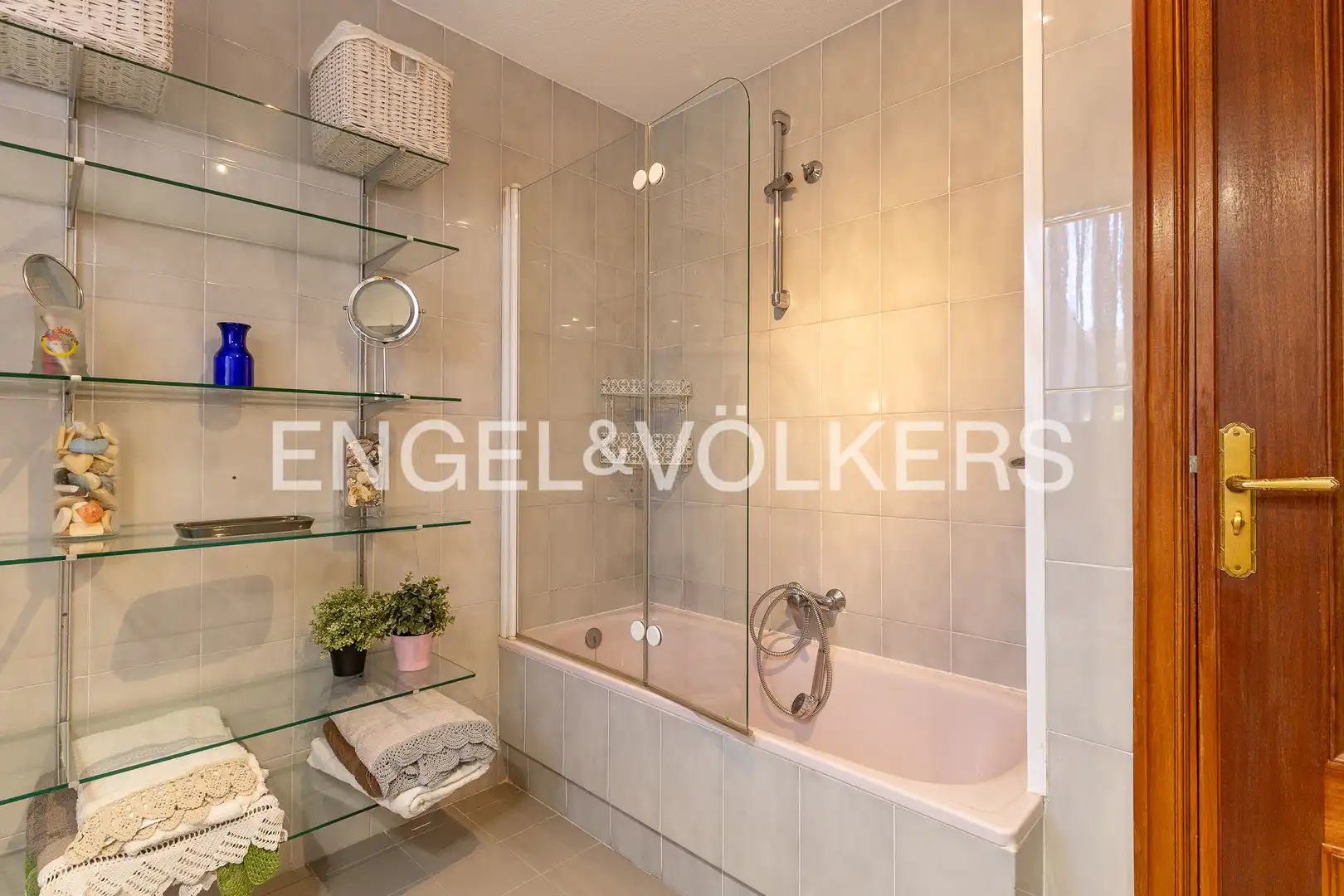 Baño de Casa o chalet en venta en Pozuelo de Alarcón con Aire acondicionado, Calefacción y Jardín privado