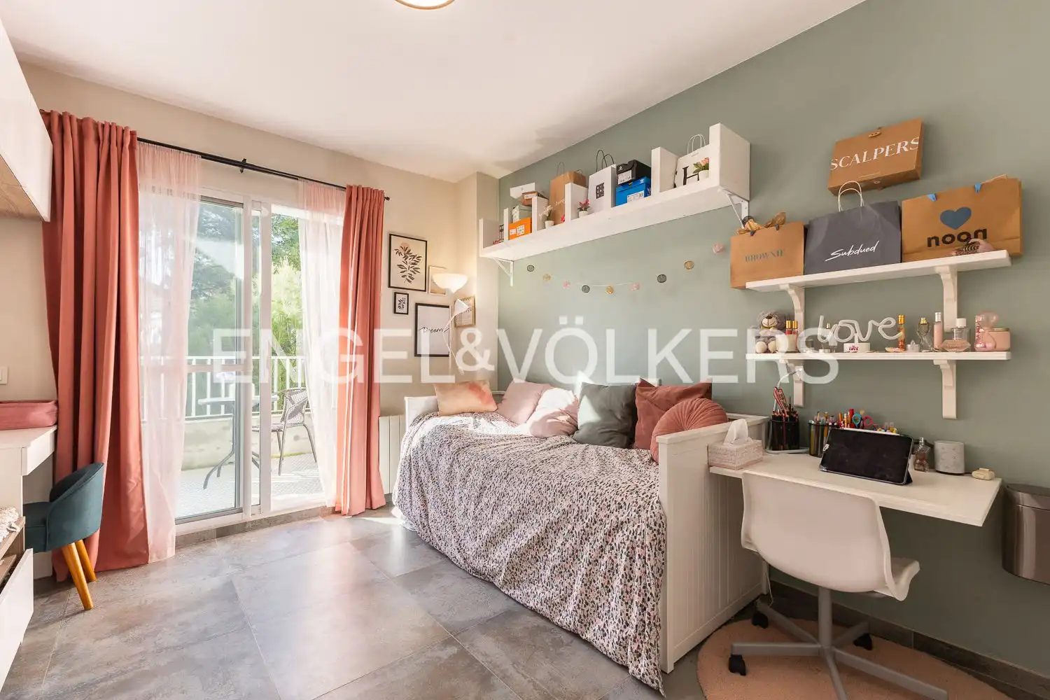 Bedroom of Houses for sale in Chiva  with Air Conditioner, Heating and Private garden