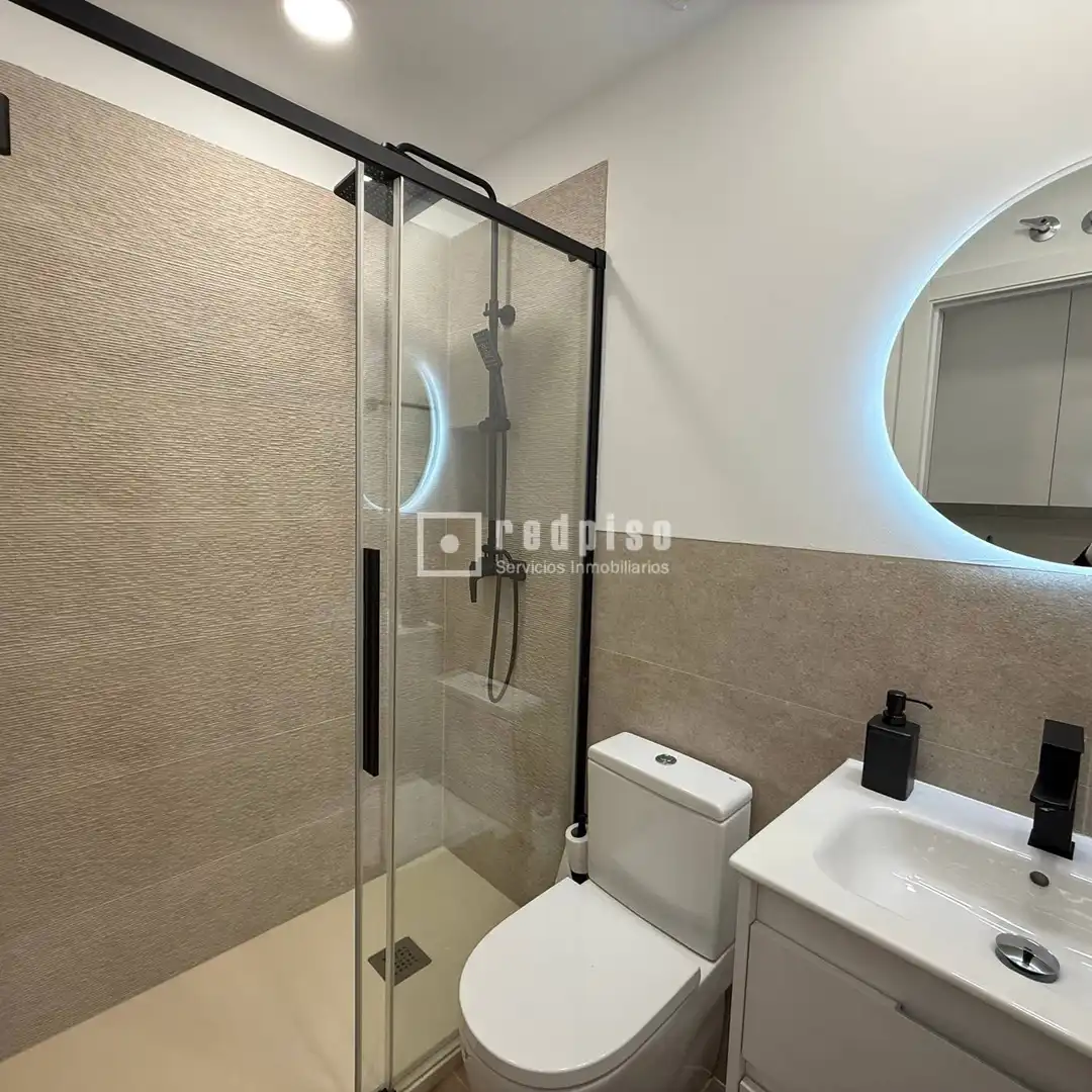 Badezimmer von Wohnung zur Miete in Madrid mit Klimaanlage, Heizung und Privatgarten