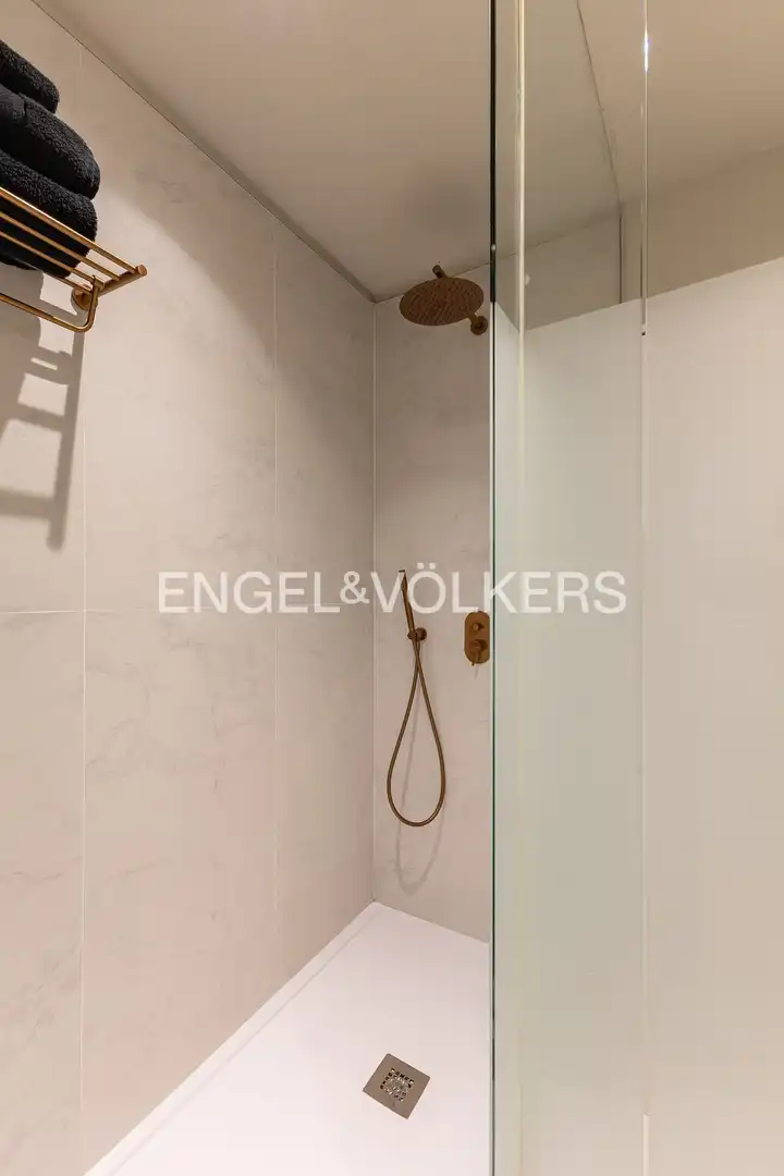 Bathroom of Flat for rent in Madrid  with Air Conditioner, Heating and Swimming Pool