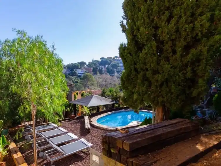 Chalet con piscina en alquiler en Carrer Enric Prat de la Riba 316, imagen 2