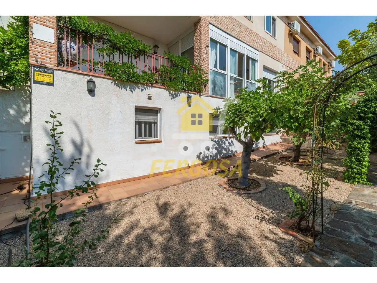 Vista exterior de Casa o xalet en venda en Cobisa amb Calefacció, Jardí privat i Terrassa