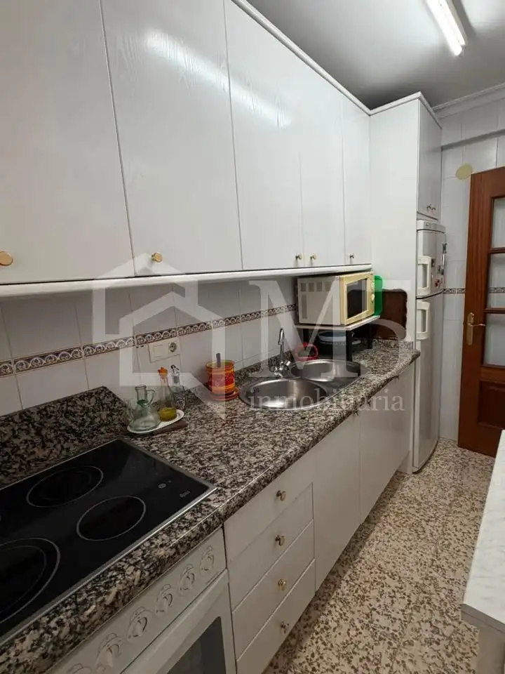 Cuina de Pis en venda en Vélez-Málaga amb Aire condicionat, Terrassa i Moblat
