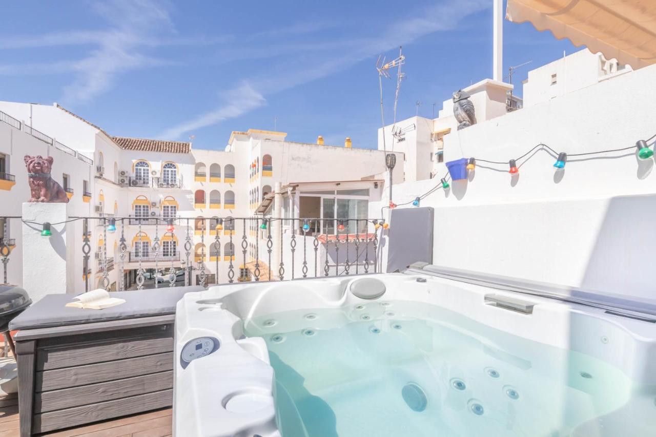Exterior view of Single-family semi-detached to rent in Marbella  with Air Conditioner, Terrace and Storage room