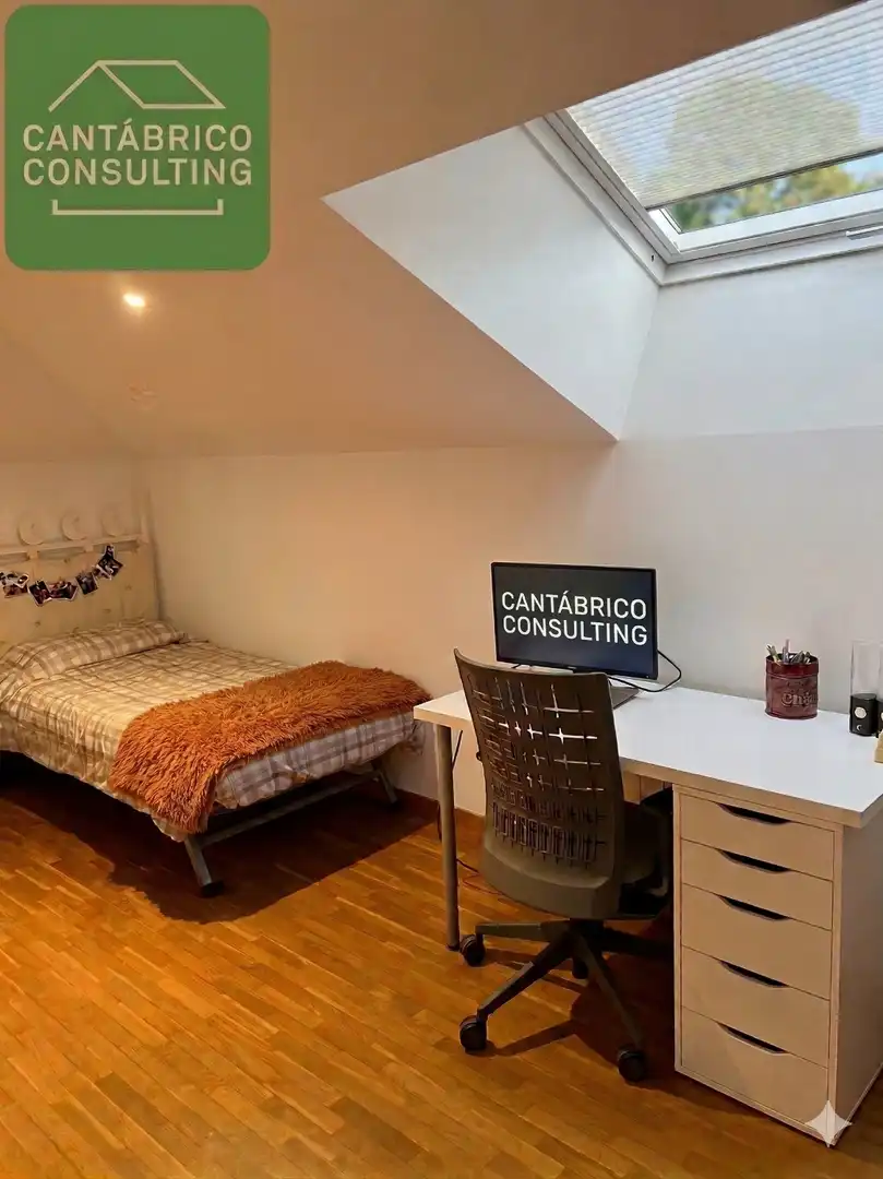 Schlafzimmer von Maisonette zum Verkauf in Navia mit Heizung, Parkett und Möbliert