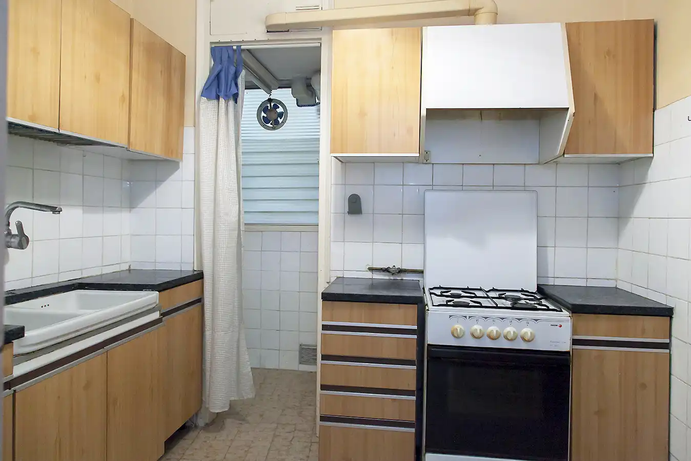 Cuina de Pis en venda en Barcelona amb Forn i Alarma