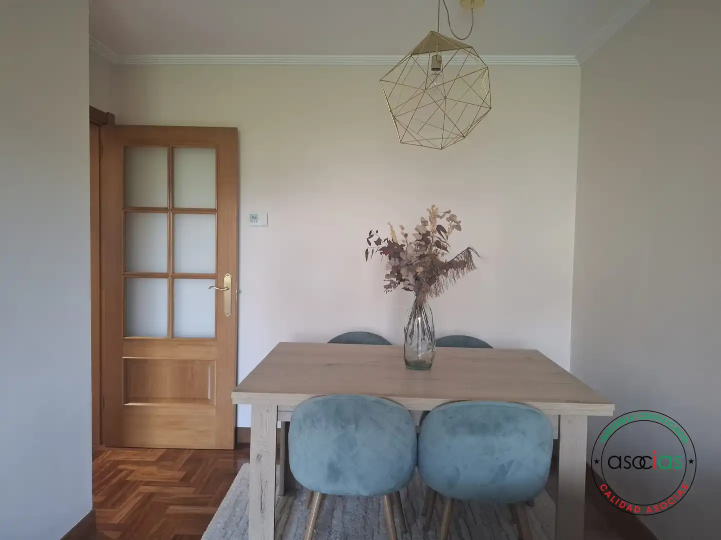 Comedor de Piso en venta en Gijón  con Calefacción y Trastero