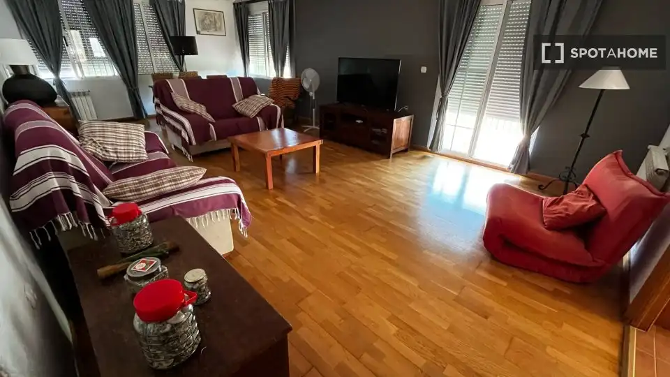 Sala de estar de Piso de alquiler en La Pobla de Vallbona con Aire acondicionado, Calefacción y Amueblado