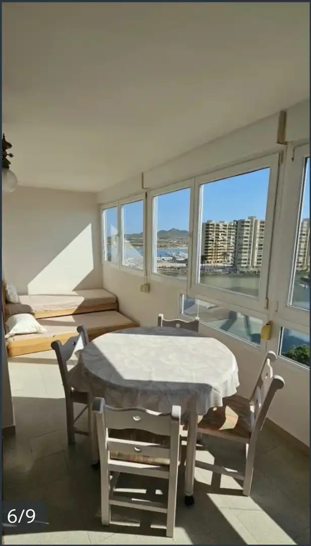 Terraza de Apartamento de alquiler en La Manga del Mar Menor con Calefacción, Piscina y Amueblado