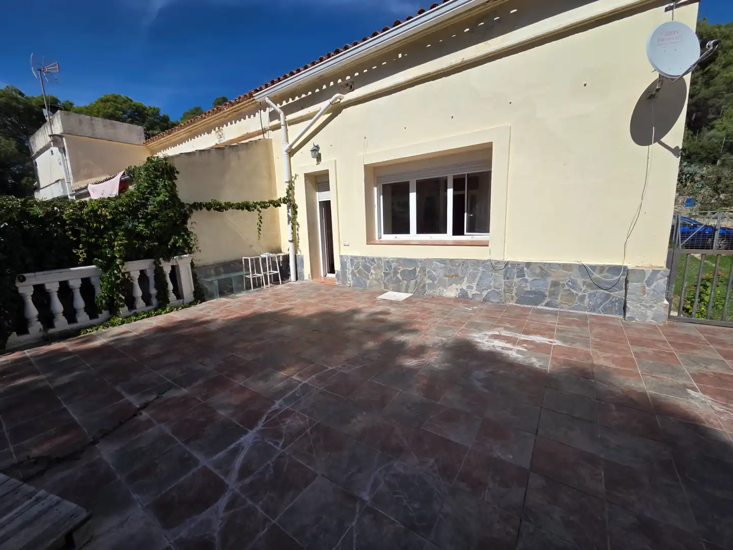 Exterior view of Detached homes for sale in Mediona  with Private garden, Terrace and Storage room