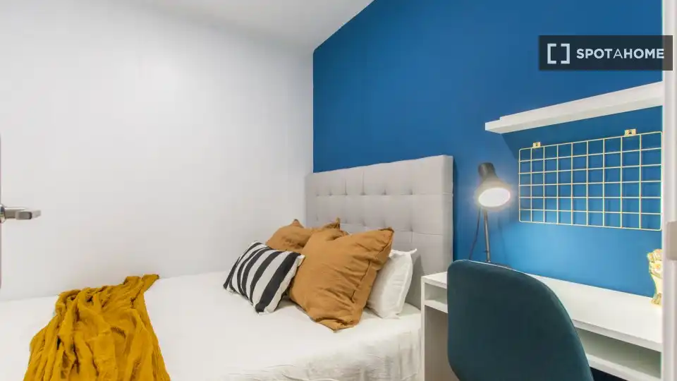 Bedroom of Flat for share in Madrid  with Air Conditioner, Terrace and Furnished