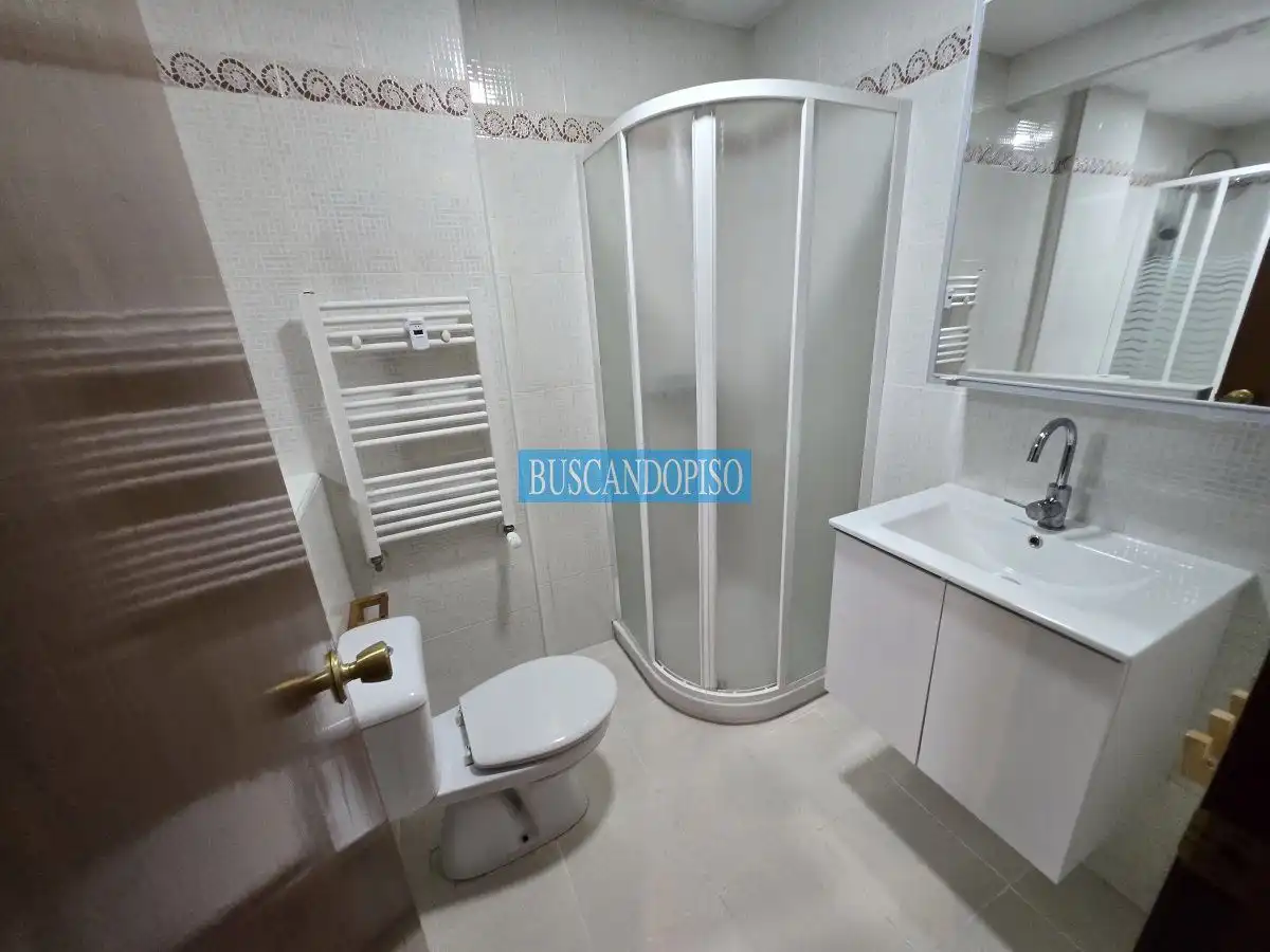 Bathroom of Flat for rent in  Logroño  with Heating, Parquet flooring and Terrace