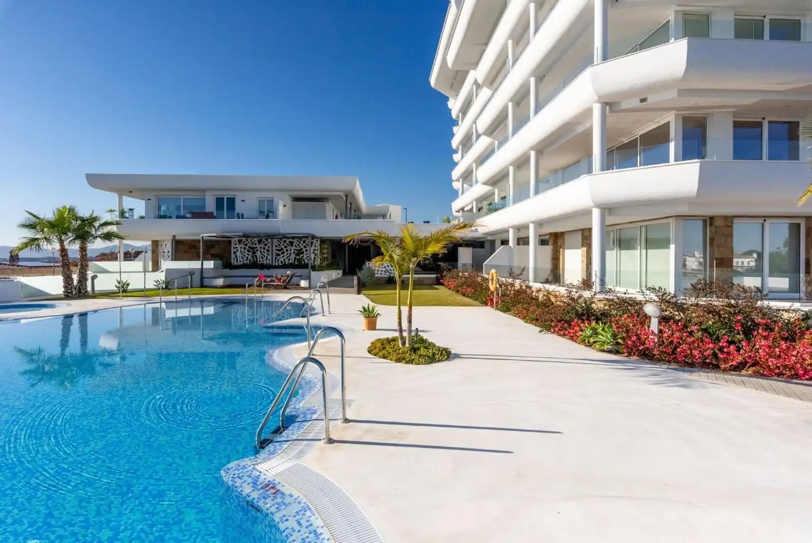 Piscina de Apartament en venda en Fuengirola amb Aire condicionat, Calefacció i Terrassa