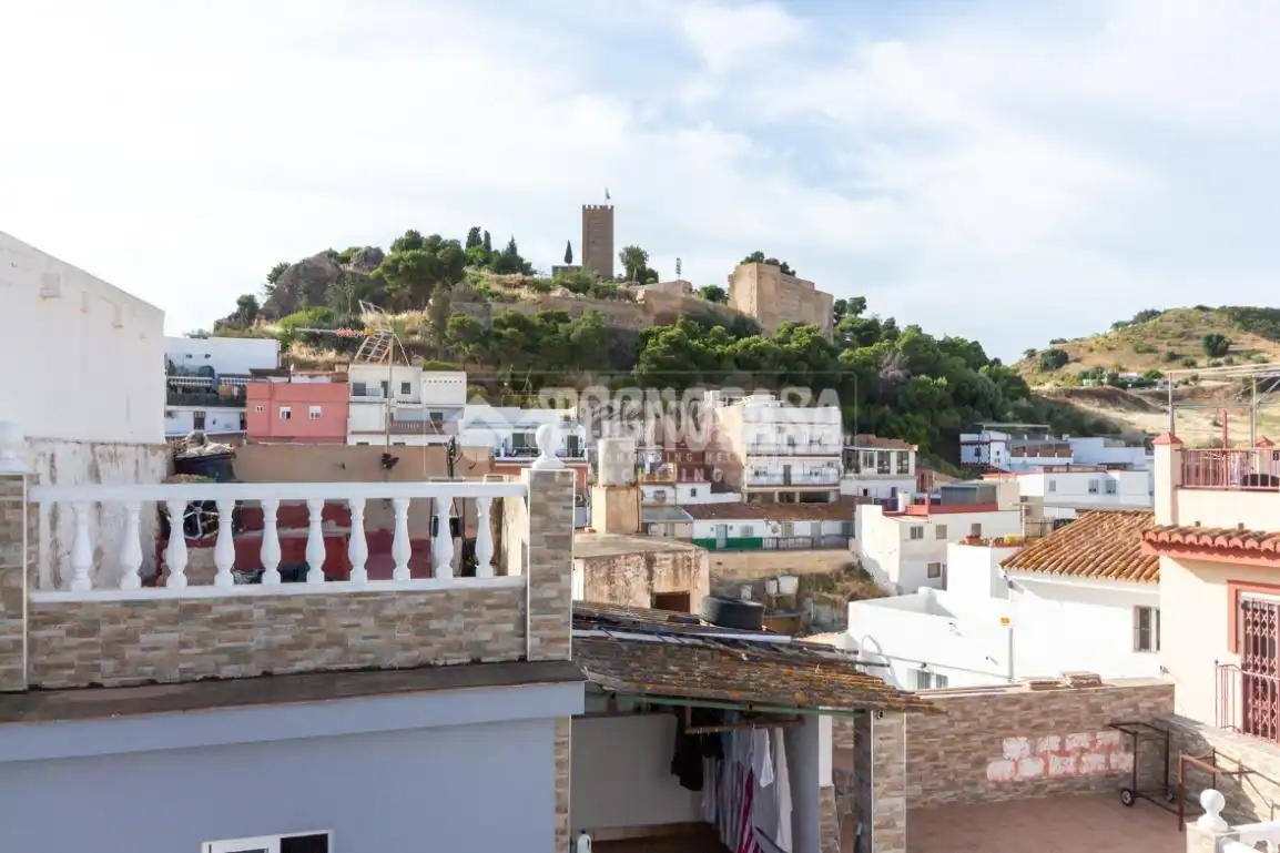Vista exterior de Casa o xalet en venda en Vélez-Málaga amb Terrassa i Balcó