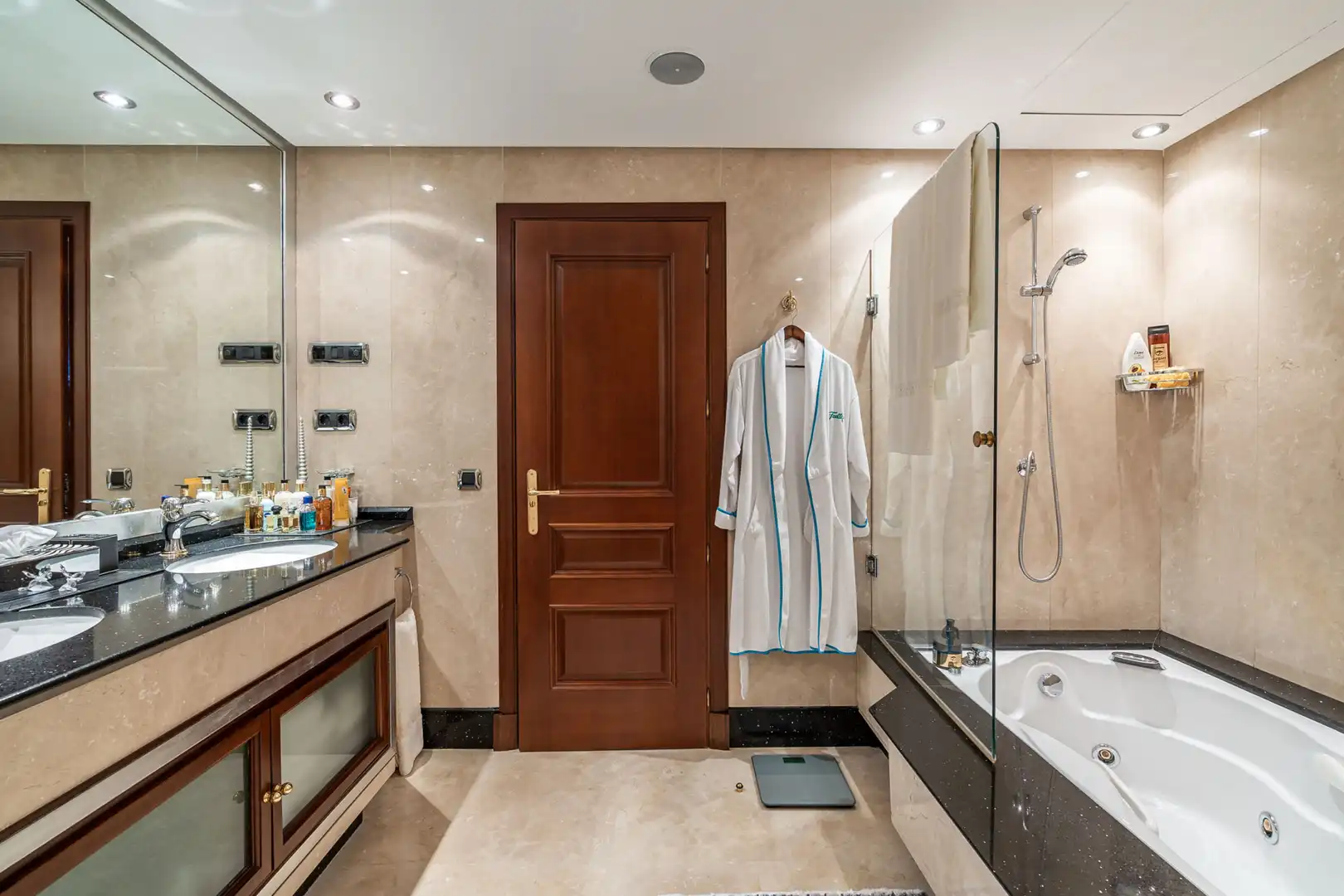 Badezimmer von Maisonette zum Verkauf in Estepona mit Klimaanlage, Terrasse und Schwimmbad