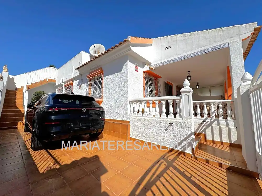 Casa aparellada amb piscina en venda a Los Narejos - Punta Calera
