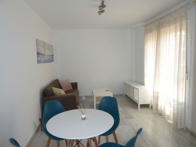 Sala d'estar de Apartament de lloguer en Málaga Capital amb Aire condicionat, Moblat i Rentadora