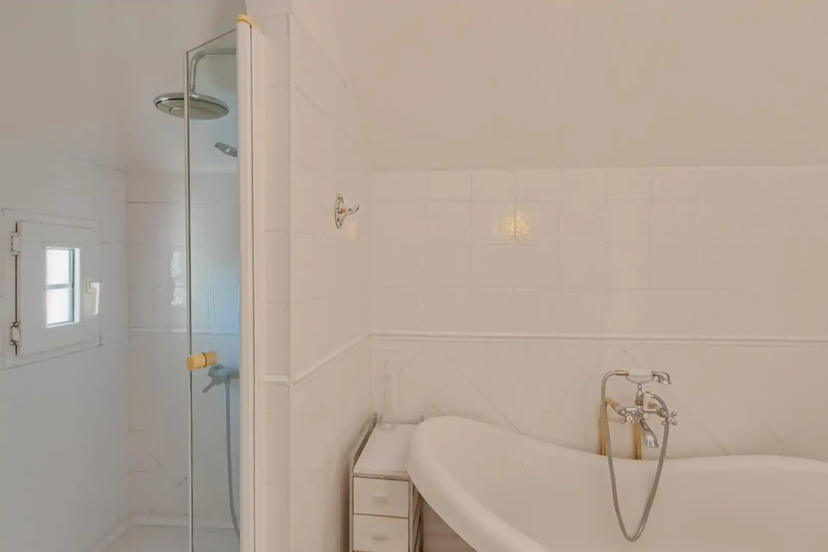 Badezimmer von Haus oder Chalet zum Verkauf in Torrelodones mit Heizung, Privatgarten und Terrasse