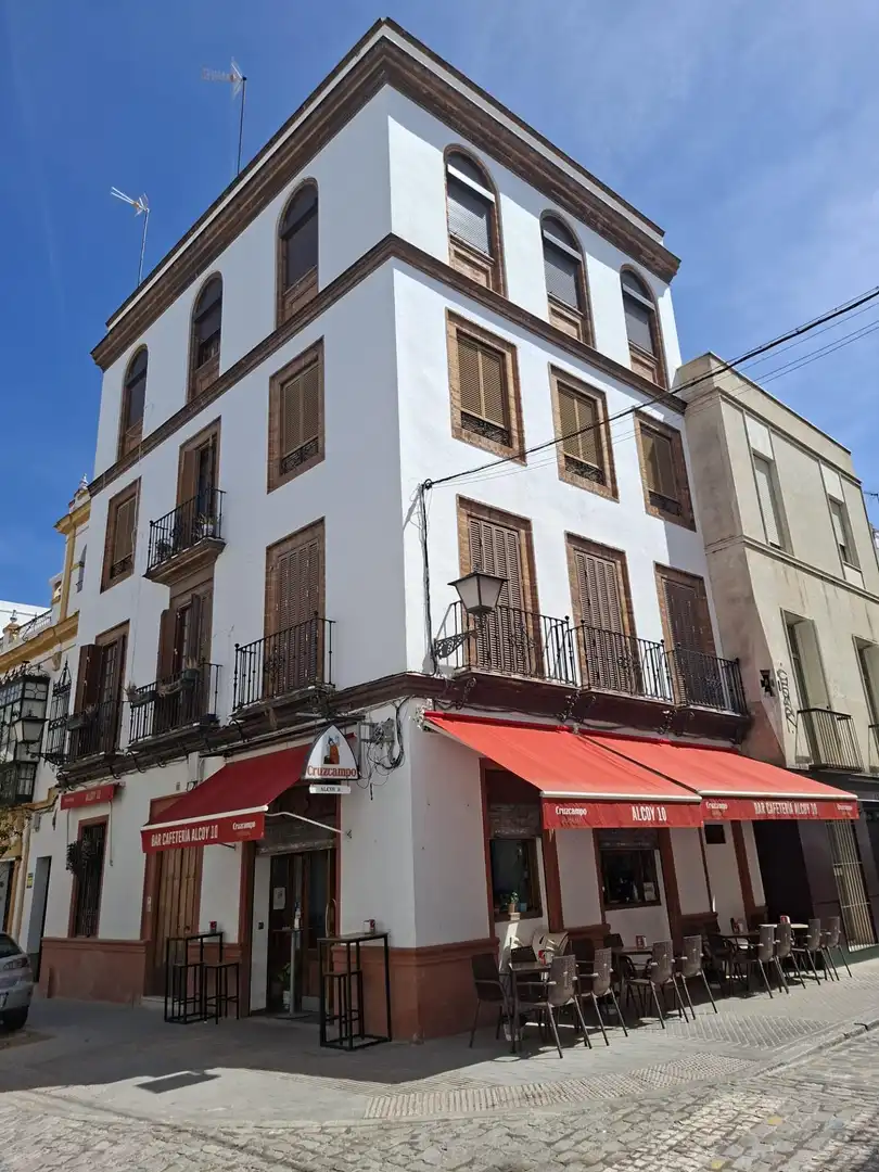 Vista exterior de Local en traspaso en Sevilla