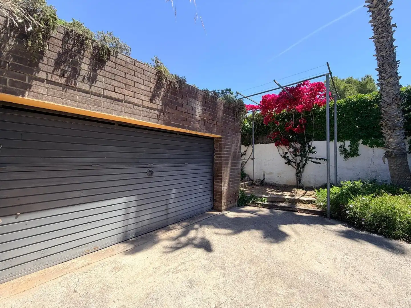Aparcament de Casa o xalet en venda en Cunit amb Calefacció, Jardí privat i Piscina