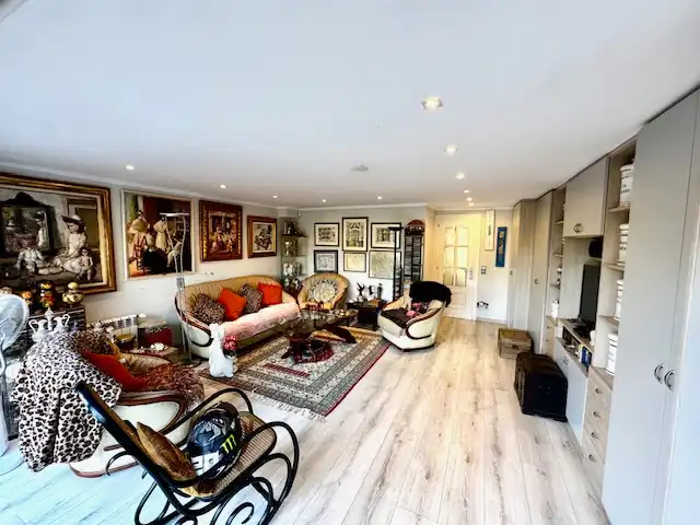 Sala de estar de Casa adosada en venta en Sant Cugat del Vallès con Aire acondicionado, Calefacción y Parquet