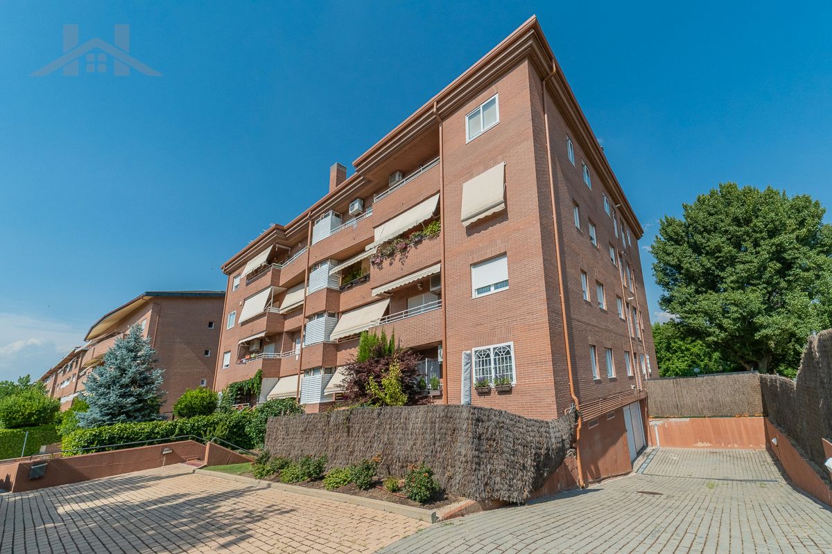 Exterior view of Flat for sale in Boadilla del Monte  with Air Conditioner, Heating and Parquet flooring