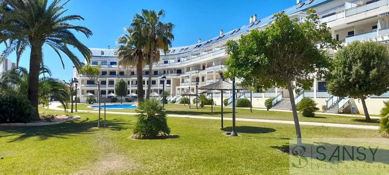 Vista exterior de Àtic en venda en Dénia amb Aire condicionat, Calefacció i Piscina comunitària