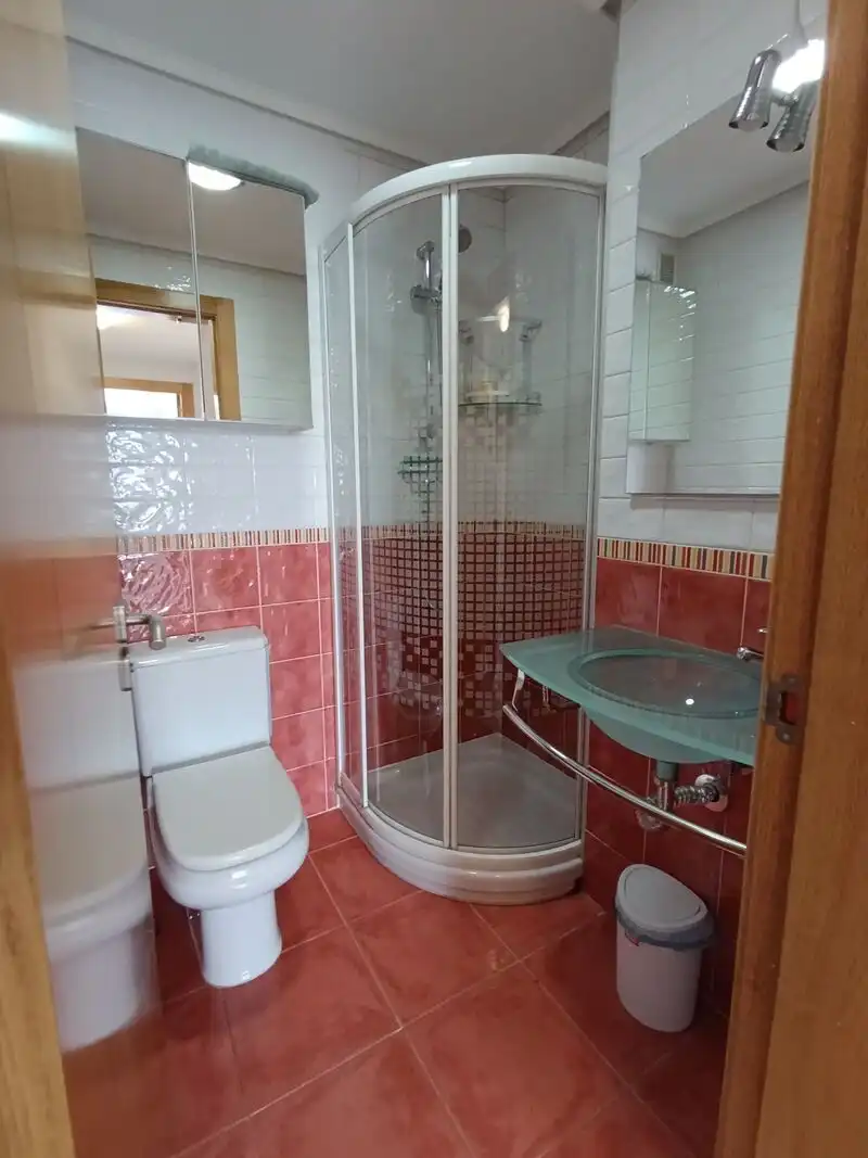 Badezimmer von Wohnung zur Miete in Gijón  mit Heizung und Balkon