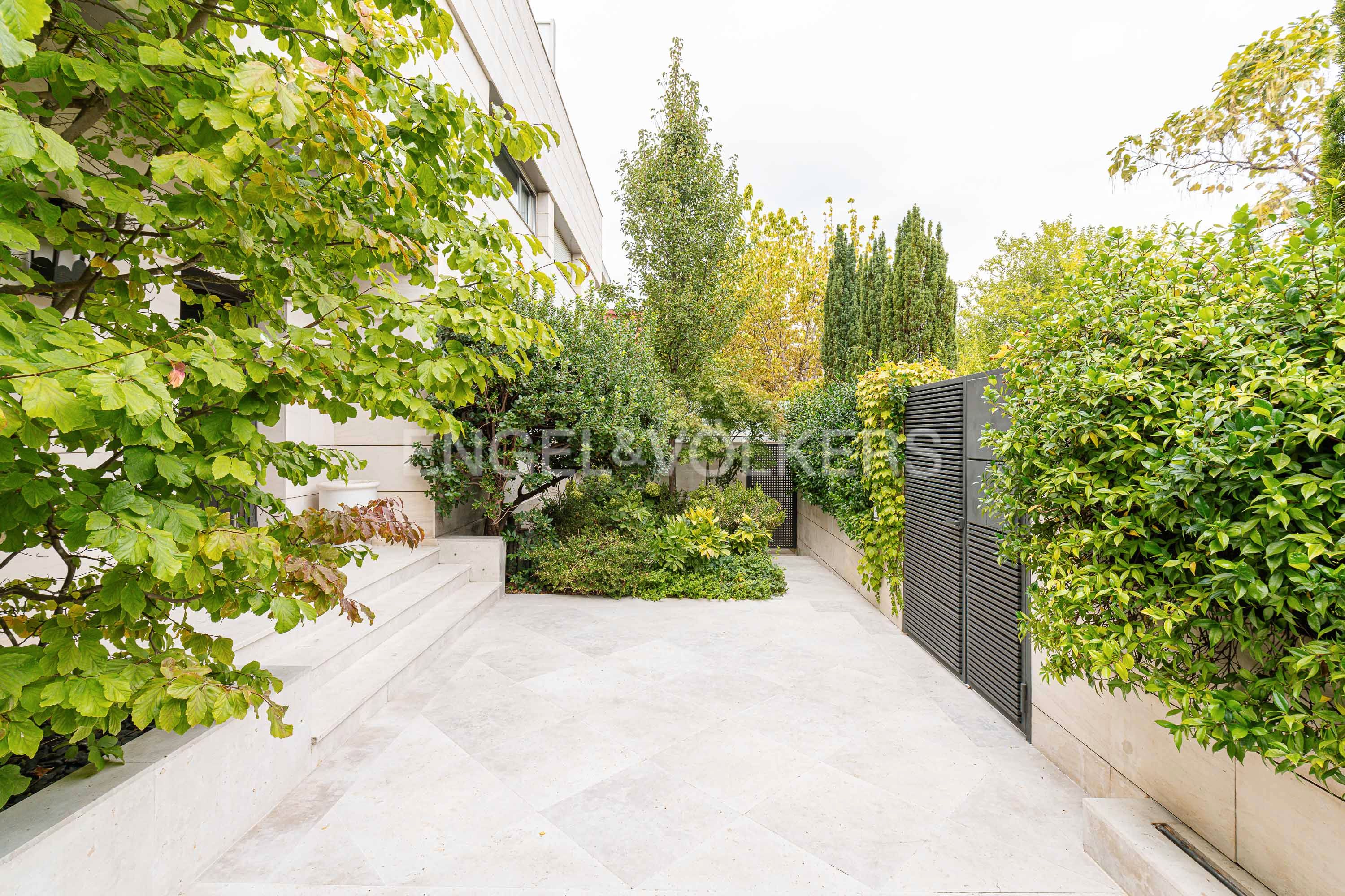 Terraza de Casa adosada en venta en  Madrid Capital con Aire acondicionado, Calefacción y Jardín privado