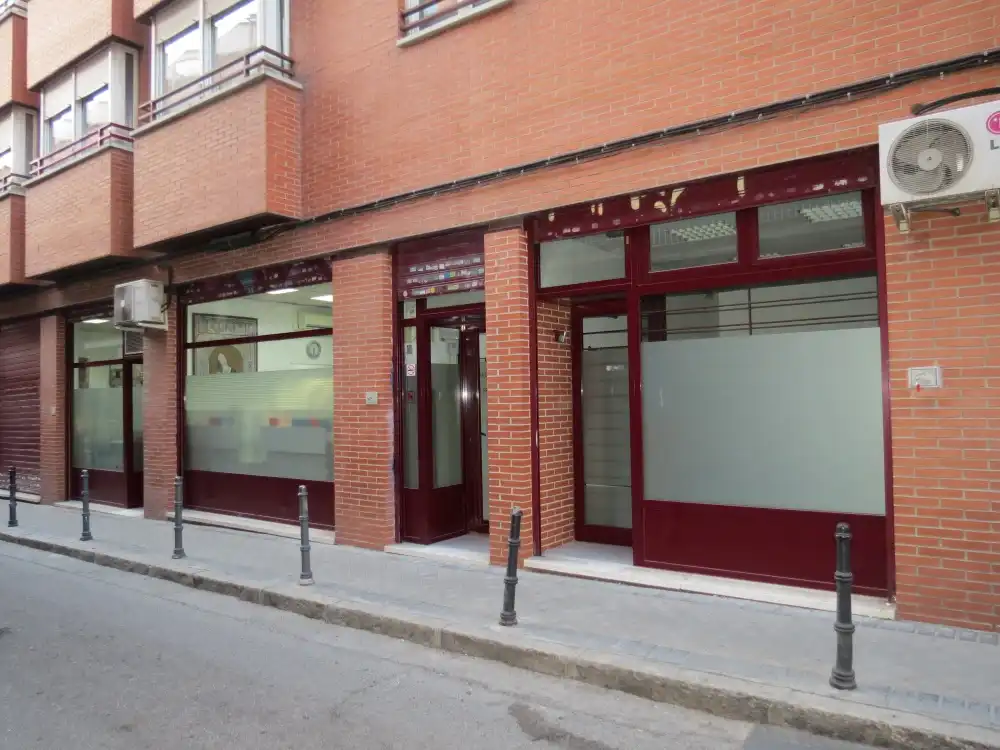 Vista exterior de Local de lloguer en  Madrid Capital amb Aire condicionat i Calefacció