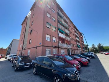 Baixos amb ascensor en venda a Carrer d'Amèrica 15
