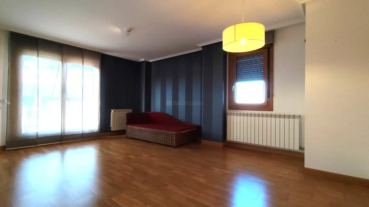 Sala d'estar de Àtic en venda en  Logroño amb Calefacció, Jardí privat i Terrassa