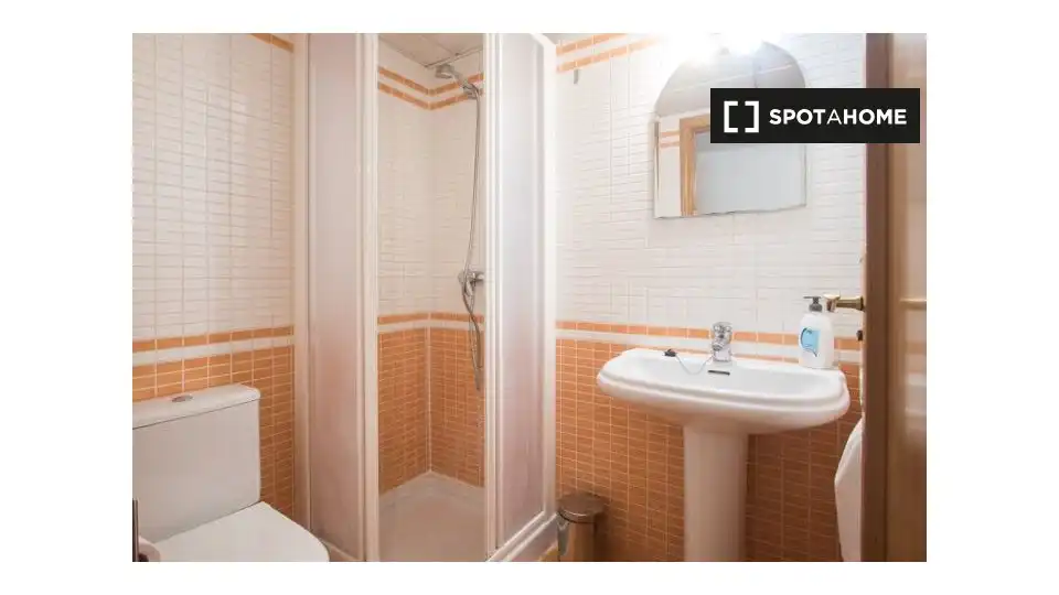 Room in Ensanche - Diputación