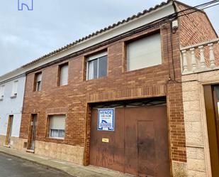 Vista exterior de Casa o xalet en venda en Ribaforada amb Calefacció, Jardí privat i Terrassa