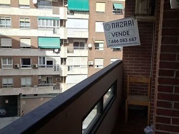 Flat with balcony for sale in Calle Trajano