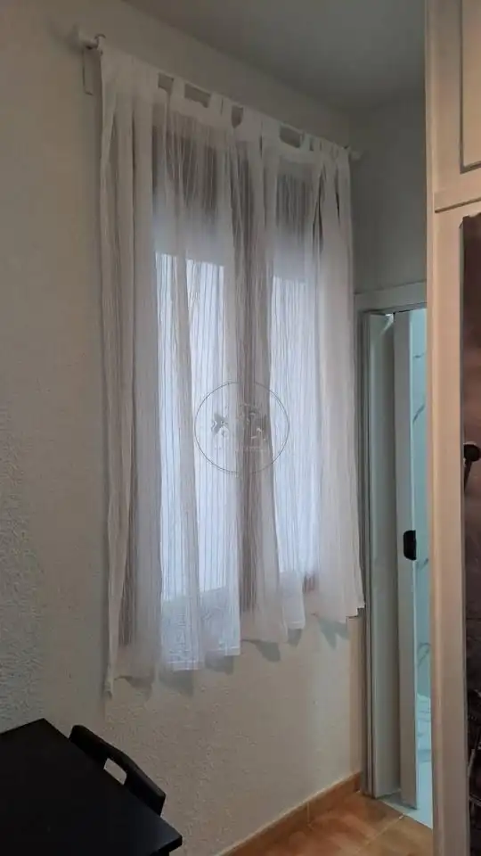 Habitación de Estudio de alquiler en Madrid con Calefacción y Amueblado