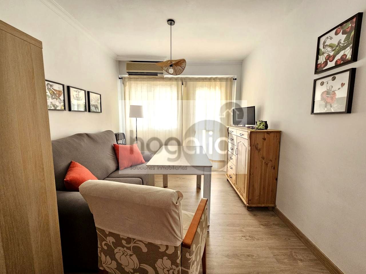 Living room of Flat to rent in  Sevilla Capital  with Air Conditioner, Terrace and Furnished