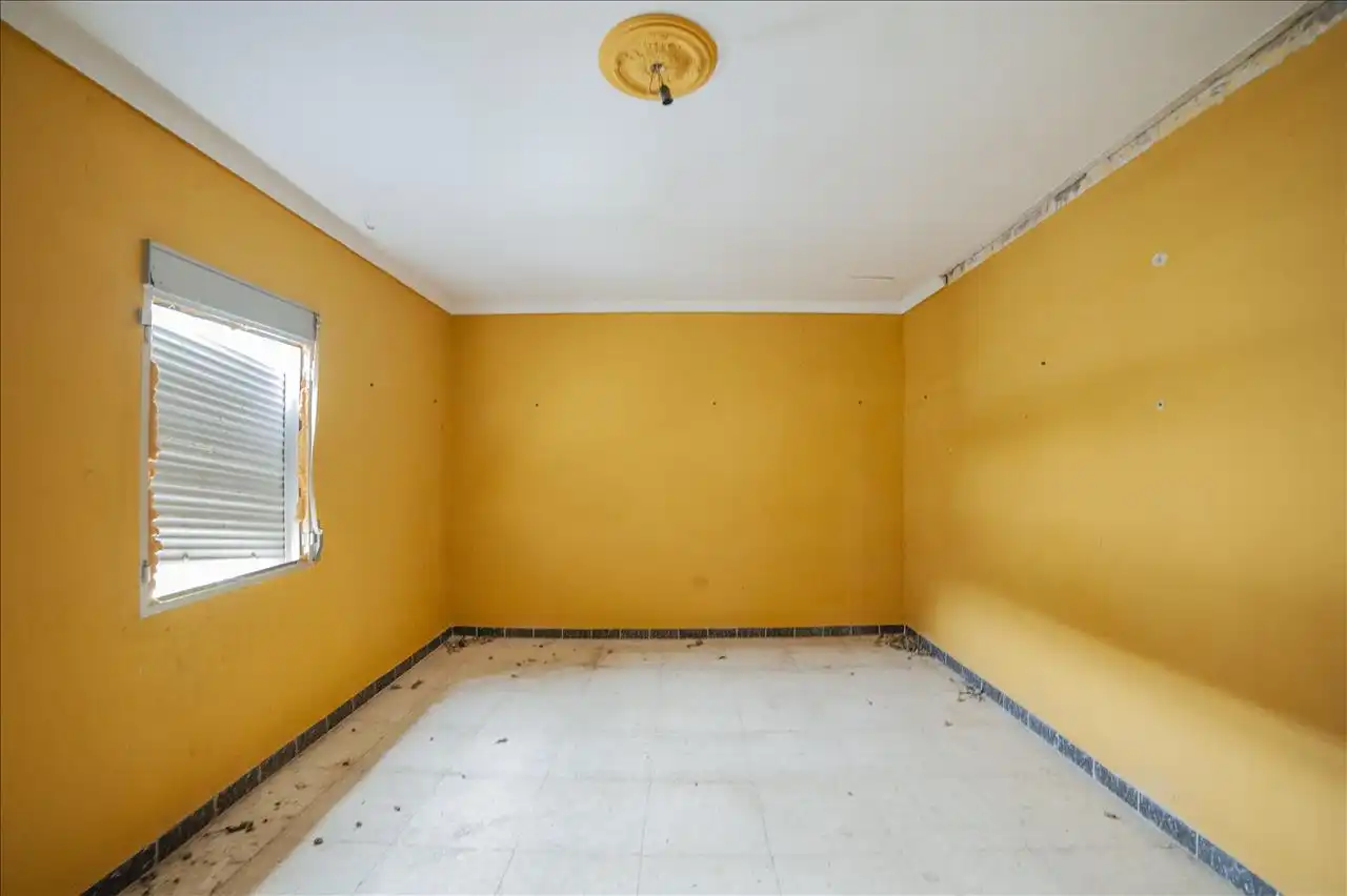 Casa adosada en venta en Lora del Río con Trastero