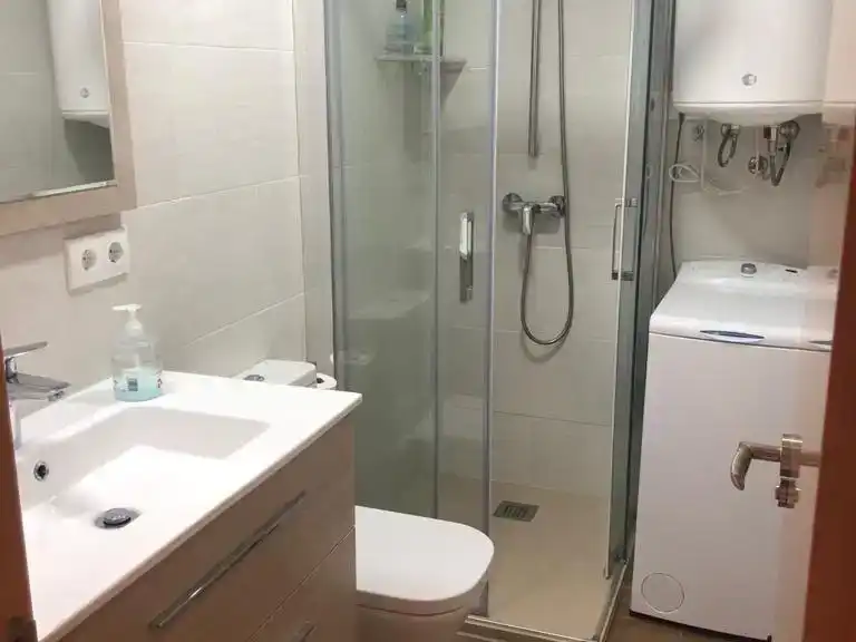 Badezimmer von Wohnung zur Miete in Algeciras
