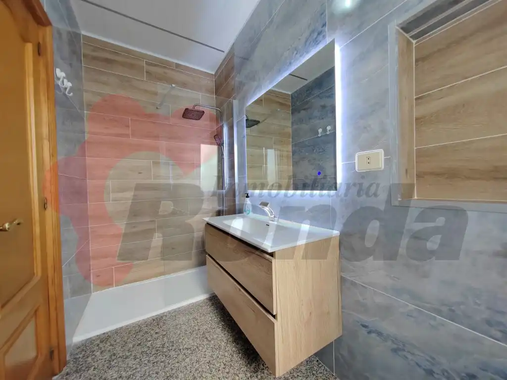 Baño de Piso en venta en Lugo con Trastero y Amueblado