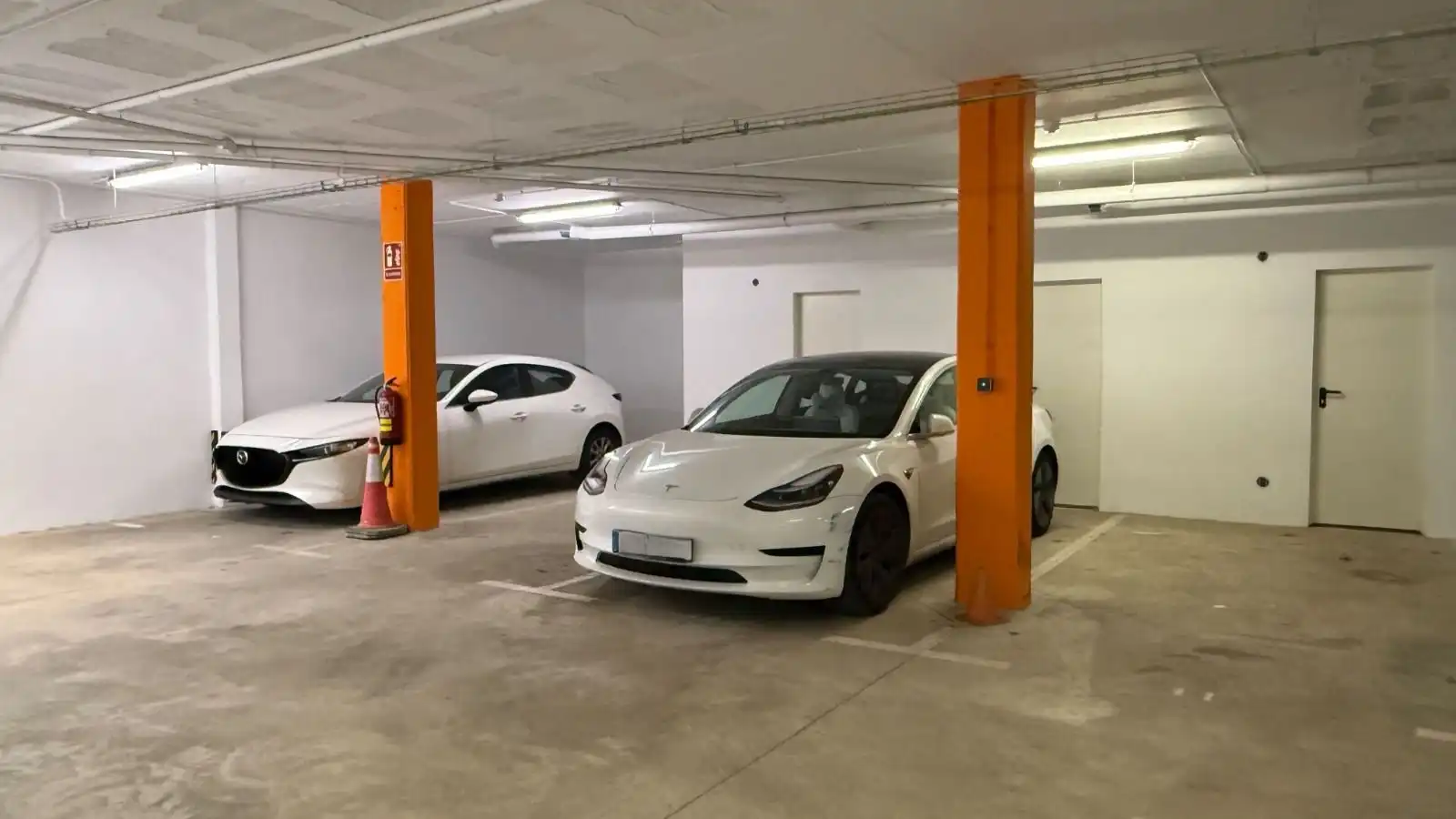 Parking de Piso en venta en Sant Boi de Llobregat con Aire acondicionado, Calefacción y Trastero