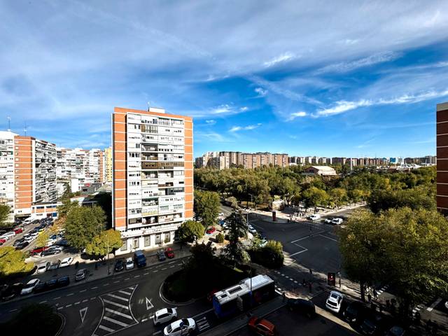 Piso en Alquiler en Avenida de Monforte de Lemos en Pilar