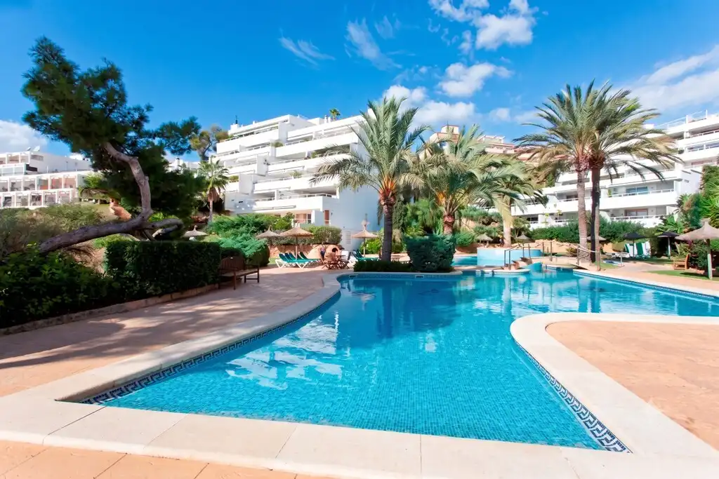 Appartement compact avec piscine à vendre à Portals Nous